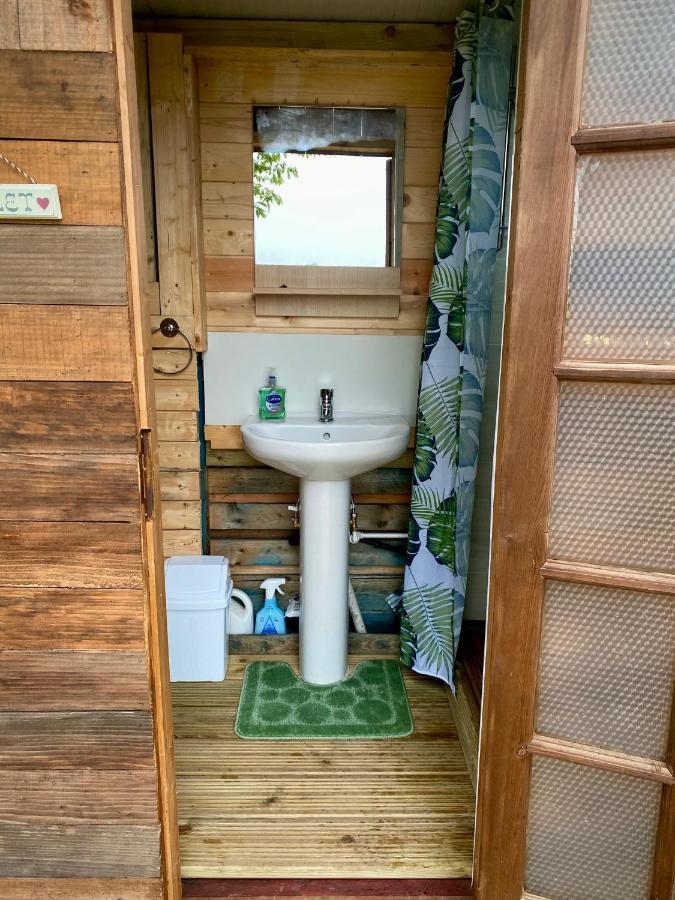 Cherry Tree Glamping Lodge Wellington  Exteriér fotografie