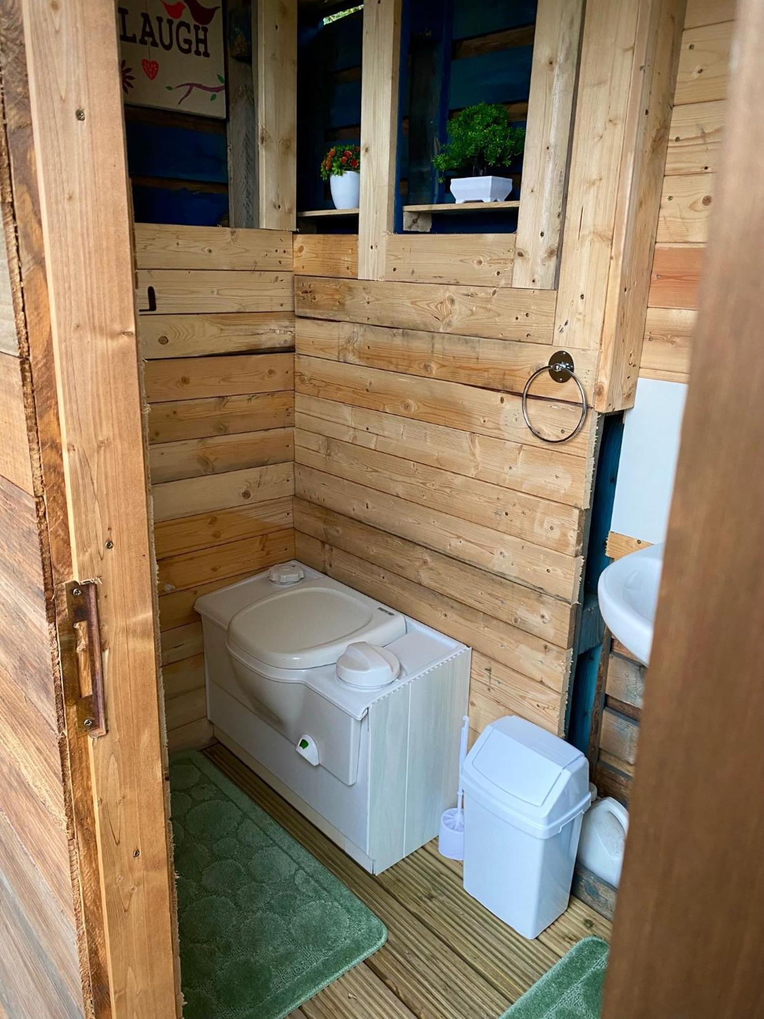 Cherry Tree Glamping Lodge Wellington  Exteriér fotografie